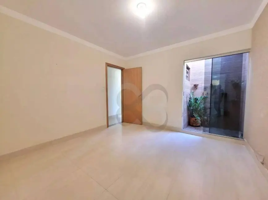 Casa com 4 quartos à venda, 200m2 em Conjunto Vivi Xavier, Londrina - PR - imagem 8 Foto 8 de Casa com 4 quartos à venda, 200m2 em Conjunto Vivi Xavier, Londrina - PR