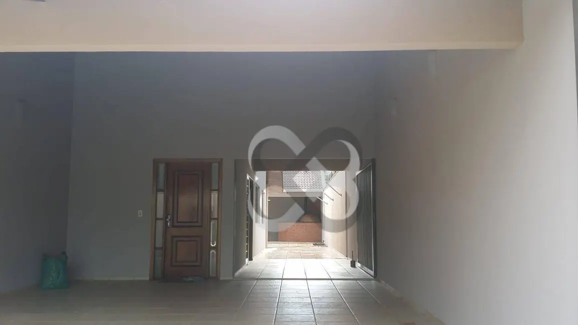 Casa com 3 quartos à venda, 409m2 em Londrina - PR - imagem 3 Foto 3 de Casa com 3 quartos à venda, 409m2 em Londrina - PR
