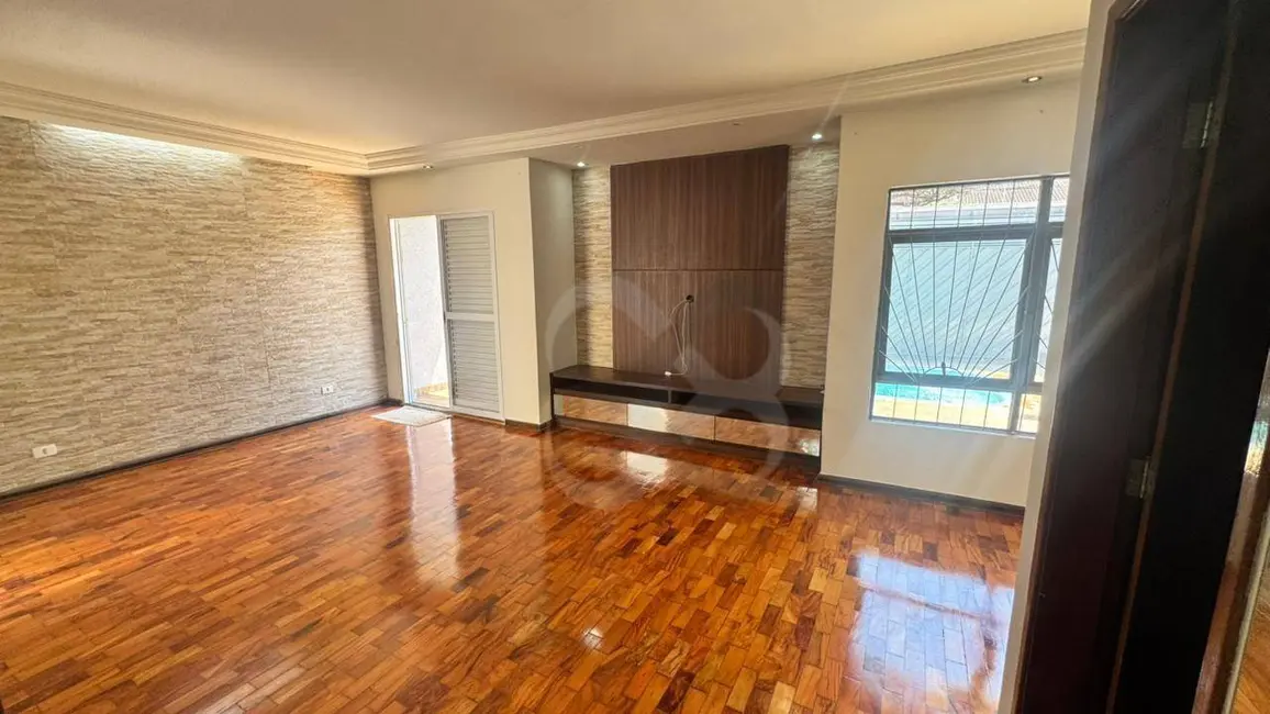 Foto 2 de Casa com 3 quartos à venda, 195m2 em Londrina - PR