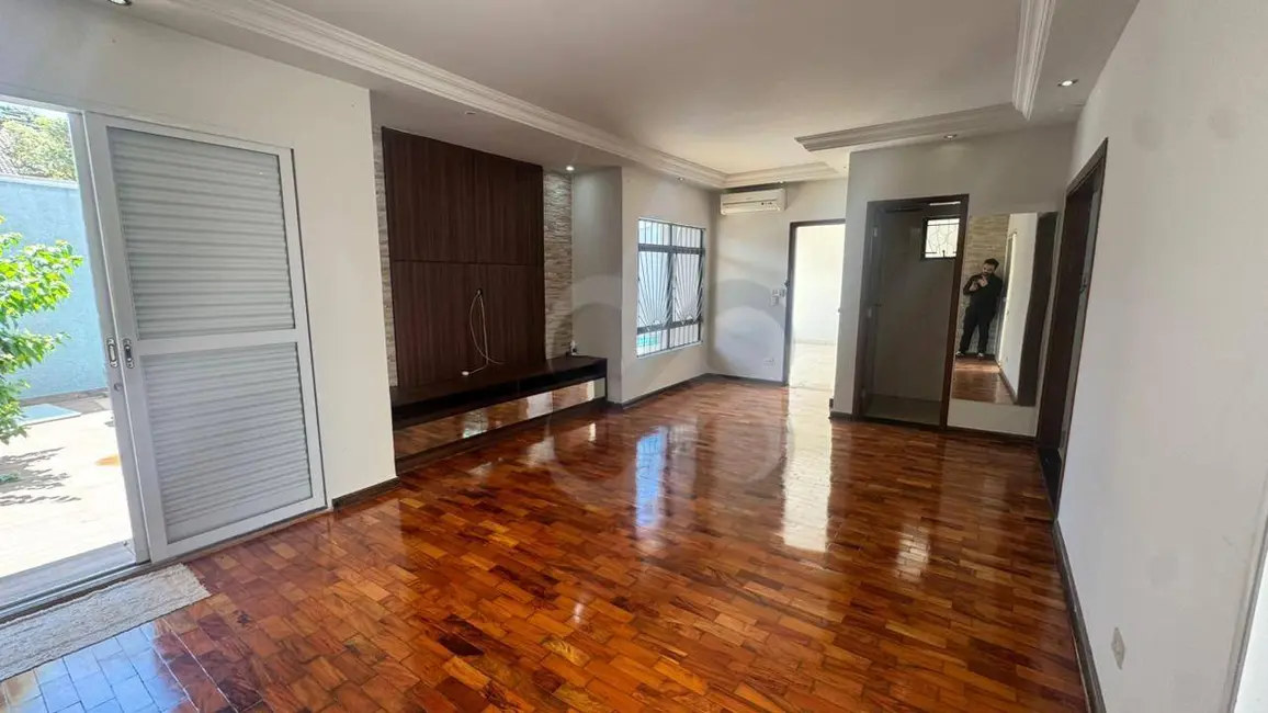 Foto 3 de Casa com 3 quartos à venda, 195m2 em Londrina - PR