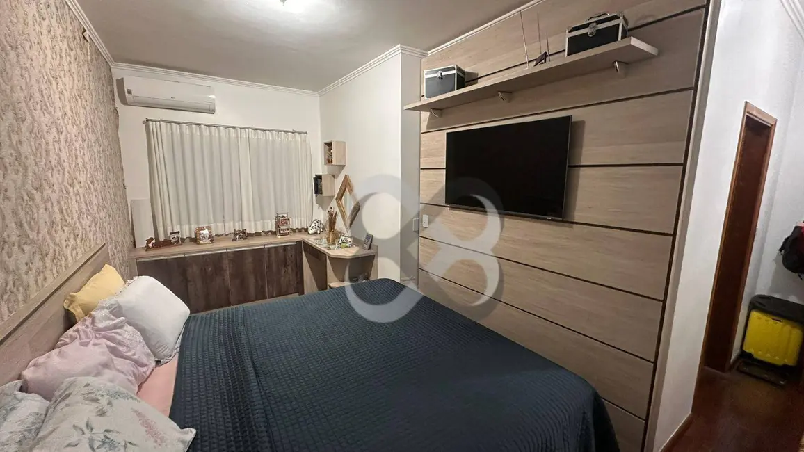 Casa com 3 quartos à venda, 300m2 em Londrina - PR - imagem 7 Foto 7 de Casa com 3 quartos à venda, 300m2 em Londrina - PR