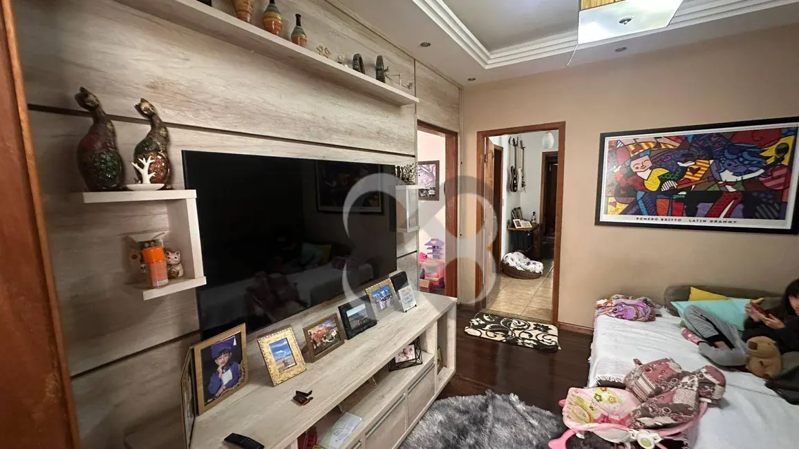 Casa com 3 quartos à venda, 300m2 em Londrina - PR - imagem 3 Foto 3 de Casa com 3 quartos à venda, 300m2 em Londrina - PR