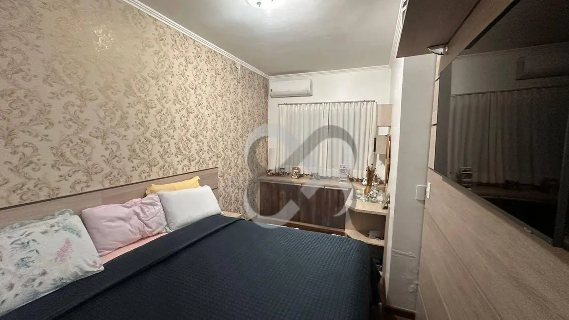 Casa com 3 quartos à venda, 300m2 em Londrina - PR - imagem 8 Foto 8 de Casa com 3 quartos à venda, 300m2 em Londrina - PR