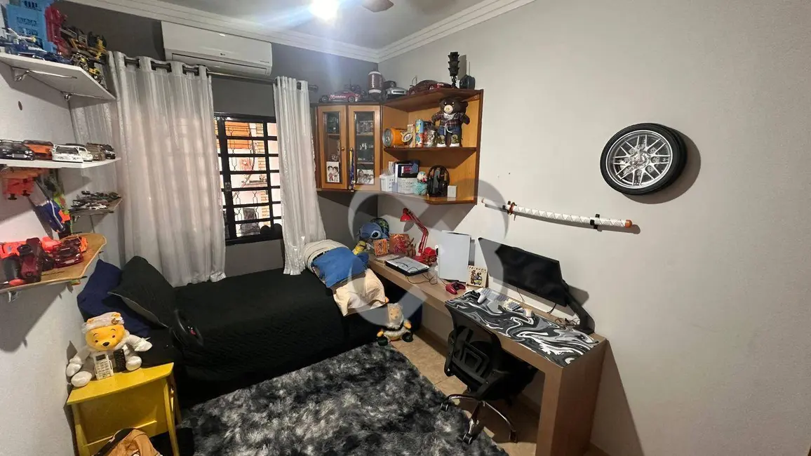 Casa com 3 quartos à venda, 300m2 em Londrina - PR - imagem 9 Foto 9 de Casa com 3 quartos à venda, 300m2 em Londrina - PR