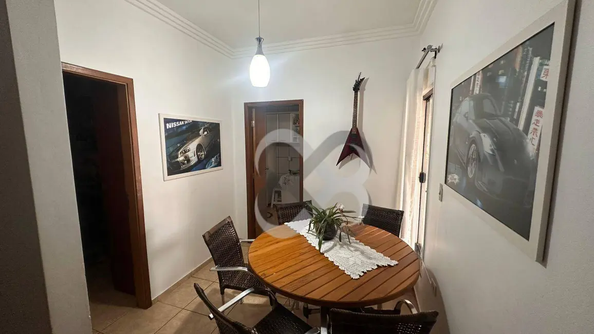 Casa com 3 quartos à venda, 300m2 em Londrina - PR - imagem 5 Foto 5 de Casa com 3 quartos à venda, 300m2 em Londrina - PR