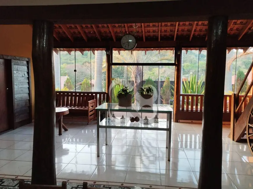 Chácara com 5 quartos à venda, 2726m2 em Ouro Branco, Londrina - PR - imagem 7 Foto 7 de Chácara com 5 quartos à venda, 2726m2 em Ouro Branco, Londrina - PR