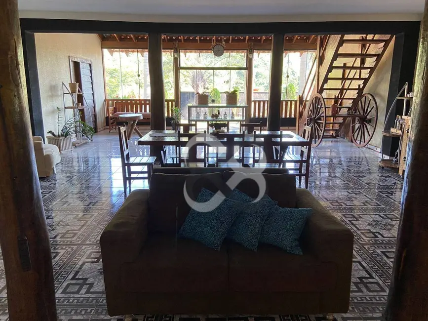 Chácara com 5 quartos à venda, 2726m2 em Ouro Branco, Londrina - PR - imagem 8 Foto 8 de Chácara com 5 quartos à venda, 2726m2 em Ouro Branco, Londrina - PR