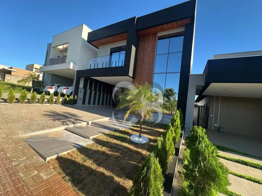 Casa de Condomínio com 3 quartos à venda, 265m2 em Conjunto Habitacional Alexandre Urbanas, Londrina - PR - imagem 3 Foto 3 de Casa de Condomínio com 3 quartos à venda, 265m2 em Conjunto Habitacional Alexandre Urbanas, Londrina - PR