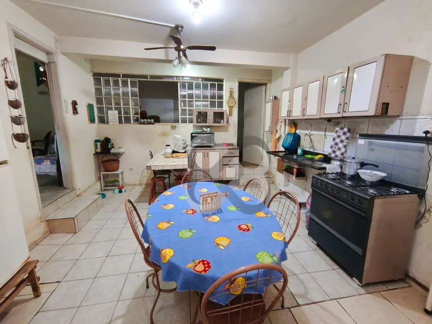 Sobrado com 5 quartos à venda, 300m2 em Champagnat, Londrina - PR - imagem 8 Foto 8 de Sobrado com 5 quartos à venda, 300m2 em Champagnat, Londrina - PR