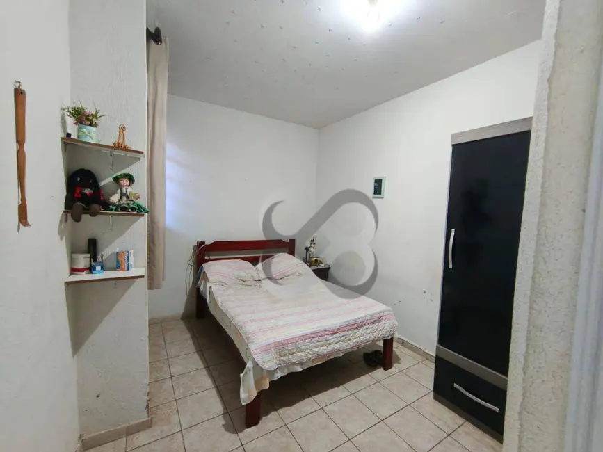 Sobrado com 5 quartos à venda, 300m2 em Champagnat, Londrina - PR - imagem 9 Foto 9 de Sobrado com 5 quartos à venda, 300m2 em Champagnat, Londrina - PR