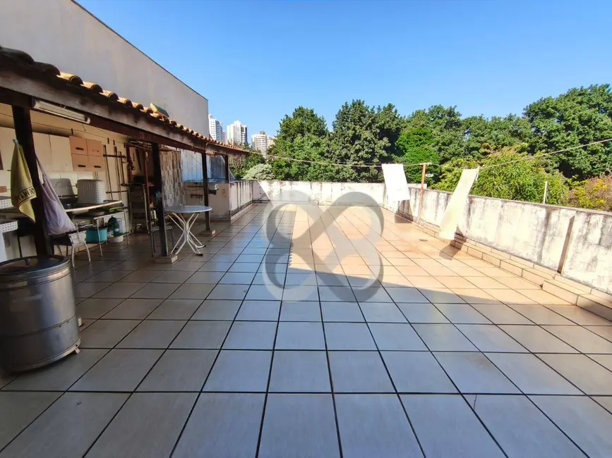 Sobrado com 5 quartos à venda, 300m2 em Champagnat, Londrina - PR - imagem 2 Foto 2 de Sobrado com 5 quartos à venda, 300m2 em Champagnat, Londrina - PR