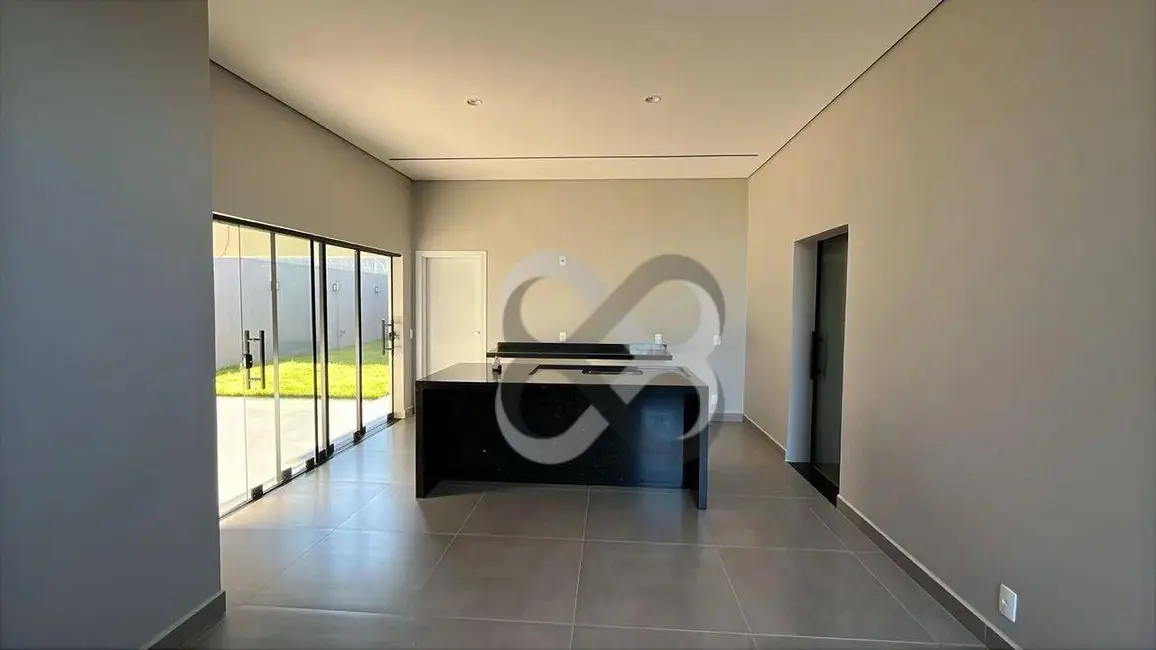 Foto 3 de Casa com 3 quartos à venda, 300m2 em Rolandia - PR