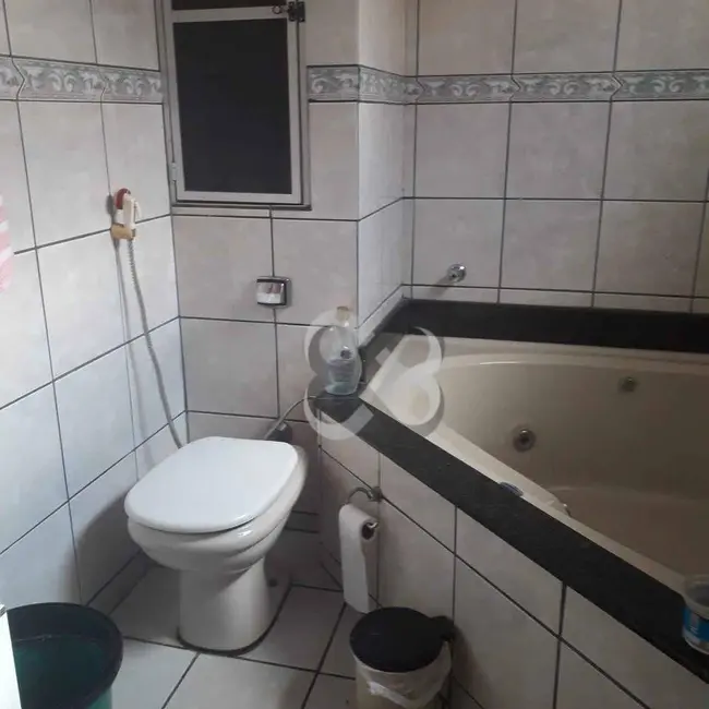 Casa com 3 quartos à venda, 200m2 em Jardim Roma, Londrina - PR - imagem 5 Foto 5 de Casa com 3 quartos à venda, 200m2 em Jardim Roma, Londrina - PR