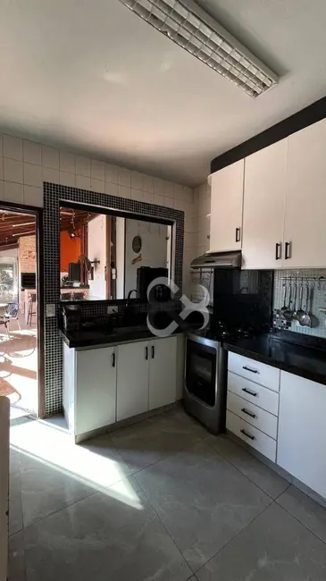 Casa com 3 quartos à venda, 450m2 em Champagnat, Londrina - PR - imagem 4 Foto 4 de Casa com 3 quartos à venda, 450m2 em Champagnat, Londrina - PR