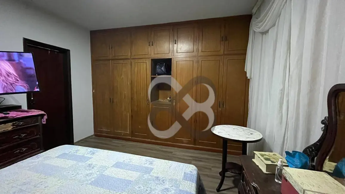 Casa com 3 quartos à venda, 450m2 em Champagnat, Londrina - PR - imagem 7 Foto 7 de Casa com 3 quartos à venda, 450m2 em Champagnat, Londrina - PR