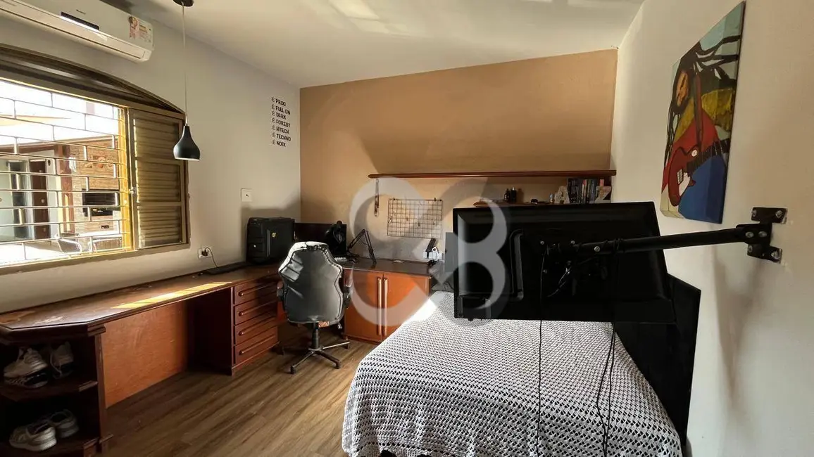 Casa com 3 quartos à venda, 450m2 em Champagnat, Londrina - PR - imagem 8 Foto 8 de Casa com 3 quartos à venda, 450m2 em Champagnat, Londrina - PR