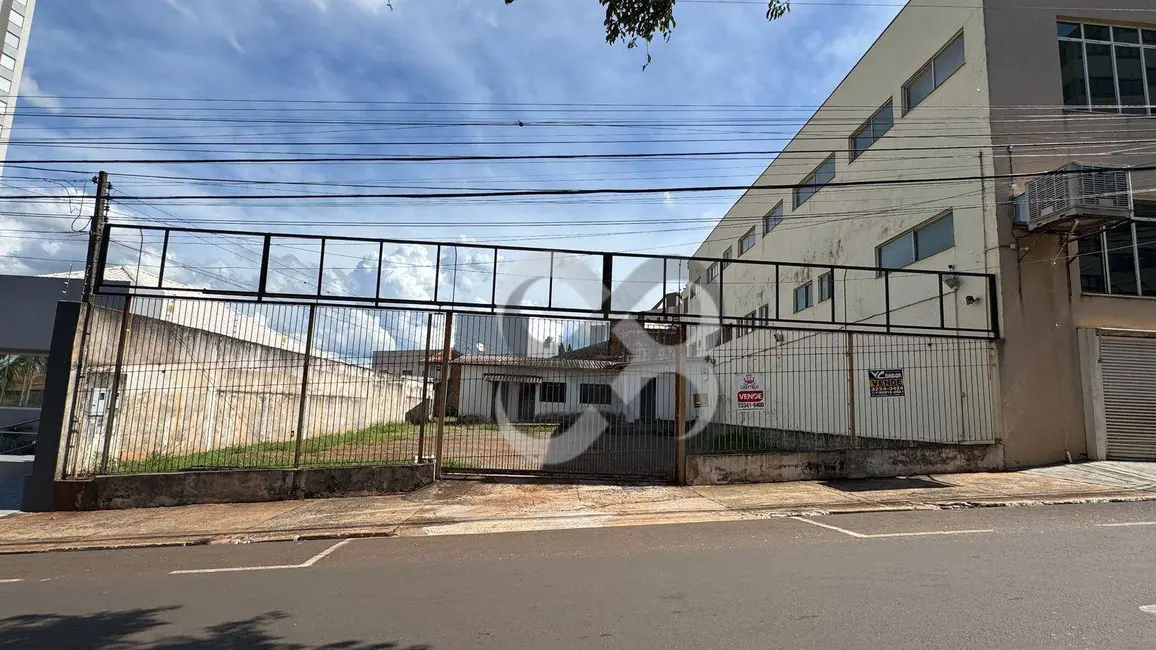 Foto 1 de Terreno / Lote à venda, 465m2 em Centro, Cambe - PR