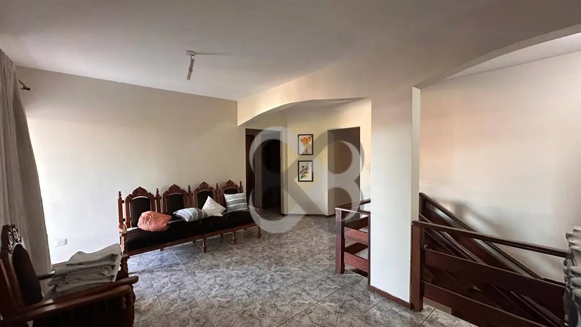 Sobrado com 4 quartos à venda, 250m2 em Londrina - PR - imagem 7 Foto 7 de Sobrado com 4 quartos à venda, 250m2 em Londrina - PR