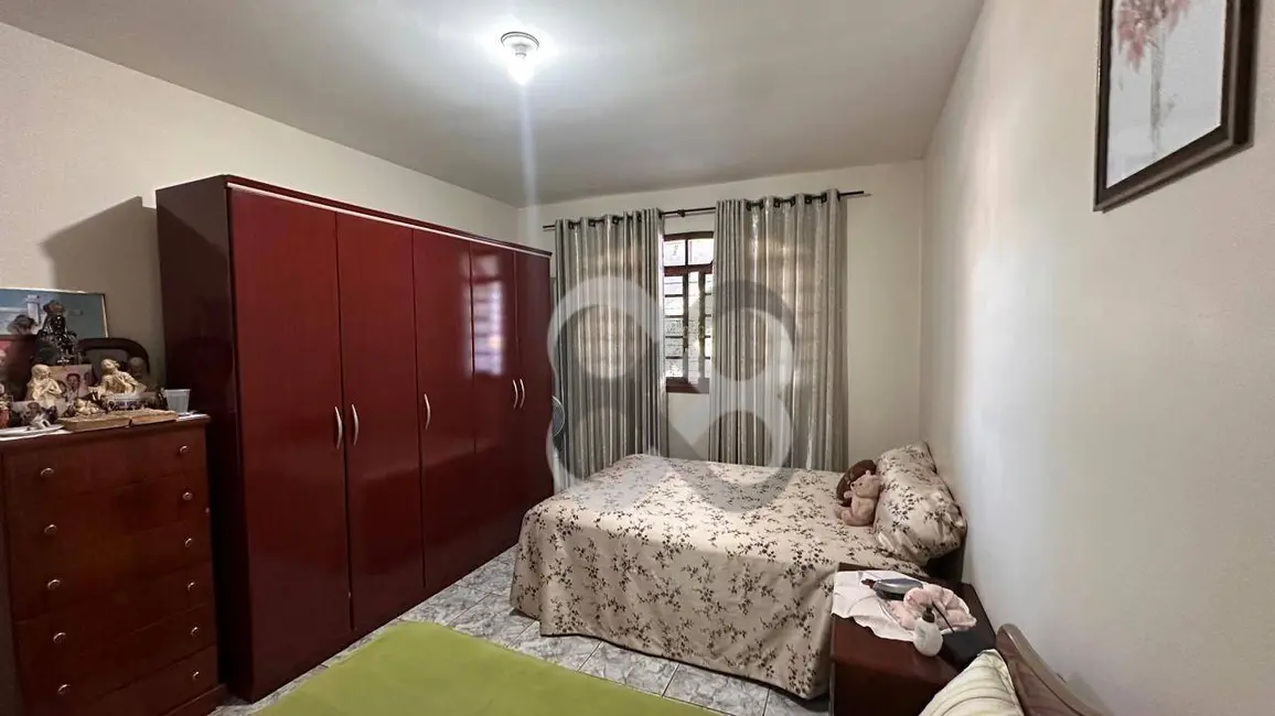 Sobrado com 4 quartos à venda, 250m2 em Londrina - PR - imagem 9 Foto 9 de Sobrado com 4 quartos à venda, 250m2 em Londrina - PR