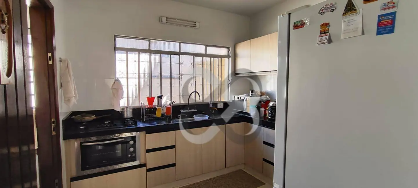 Casa com 3 quartos à venda, 360m2 em Bela Vista, Londrina - PR - imagem 7 Foto 7 de Casa com 3 quartos à venda, 360m2 em Bela Vista, Londrina - PR