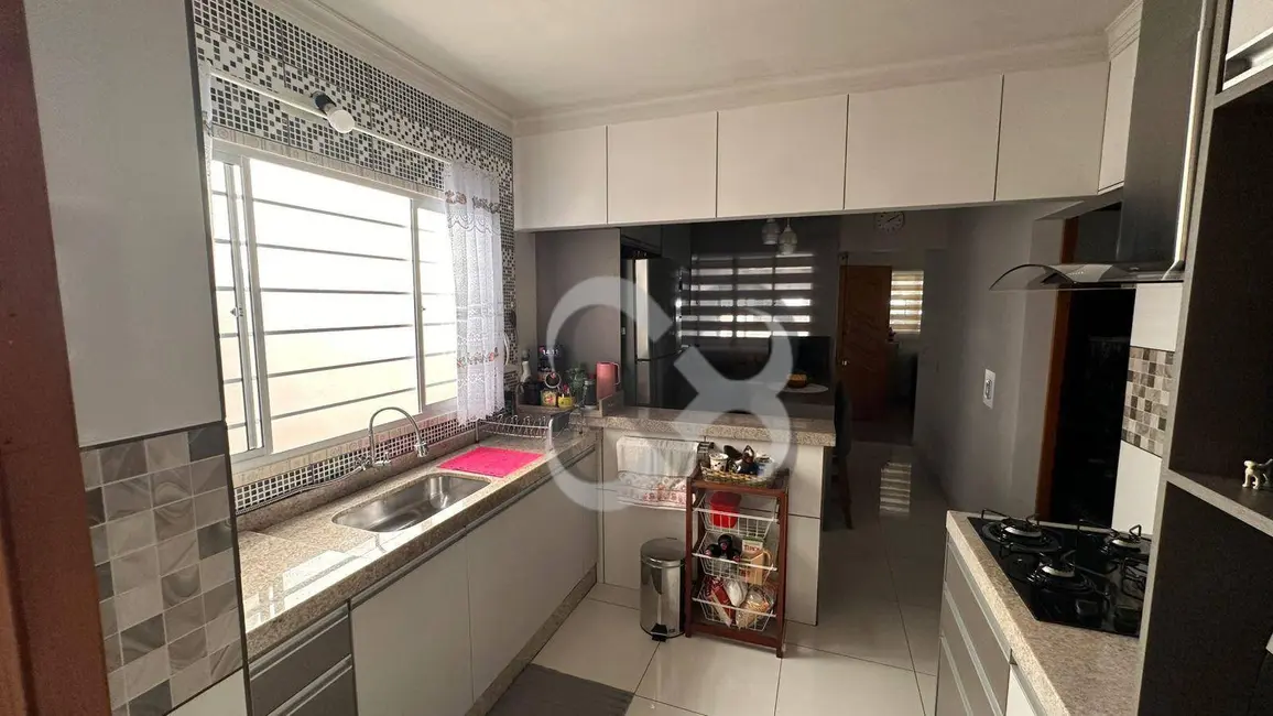 Foto 4 de Casa com 3 quartos à venda, 200m2 em Vânia, Londrina - PR