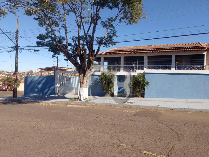 Foto 2 de Casa com 5 quartos para alugar, 500m2 em Bancários, Londrina - PR