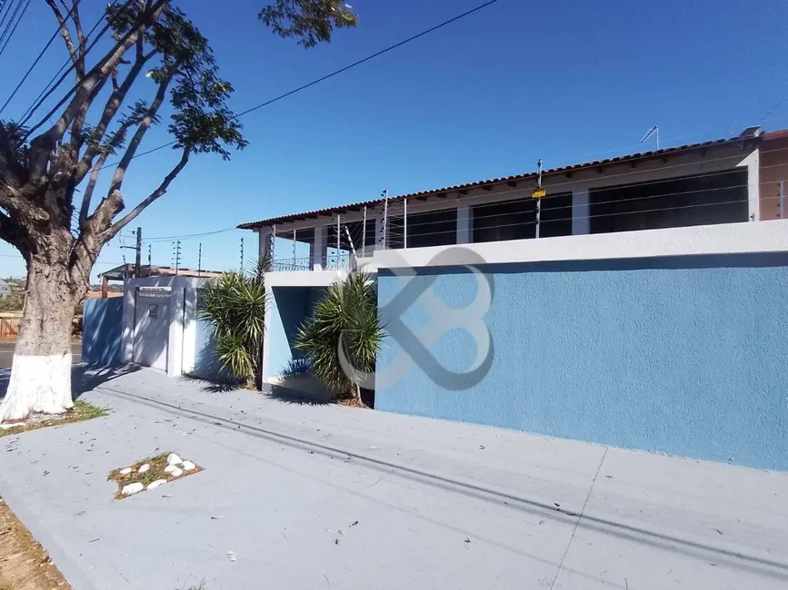 Foto 3 de Casa com 5 quartos para alugar, 500m2 em Bancários, Londrina - PR