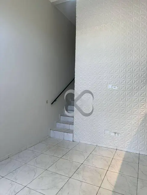 Casa com 3 quartos para alugar, 150m2 em Jardim Tókio, Londrina - PR - imagem 4 Foto 4 de Casa com 3 quartos para alugar, 150m2 em Jardim Tókio, Londrina - PR