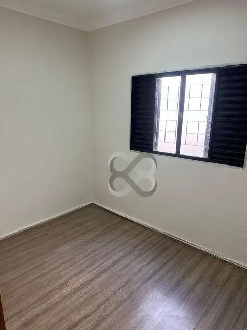 Casa com 3 quartos para alugar, 150m2 em Jardim Tókio, Londrina - PR - imagem 9 Foto 9 de Casa com 3 quartos para alugar, 150m2 em Jardim Tókio, Londrina - PR