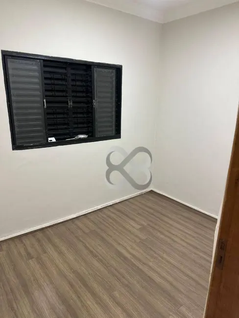 Casa com 3 quartos para alugar, 150m2 em Jardim Tókio, Londrina - PR - imagem 8 Foto 8 de Casa com 3 quartos para alugar, 150m2 em Jardim Tókio, Londrina - PR