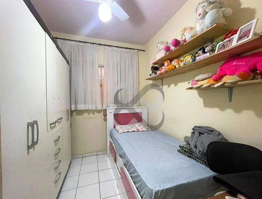 Casa com 3 quartos à venda, 250m2 em Londrina - PR - imagem 4 Foto 4 de Casa com 3 quartos à venda, 250m2 em Londrina - PR