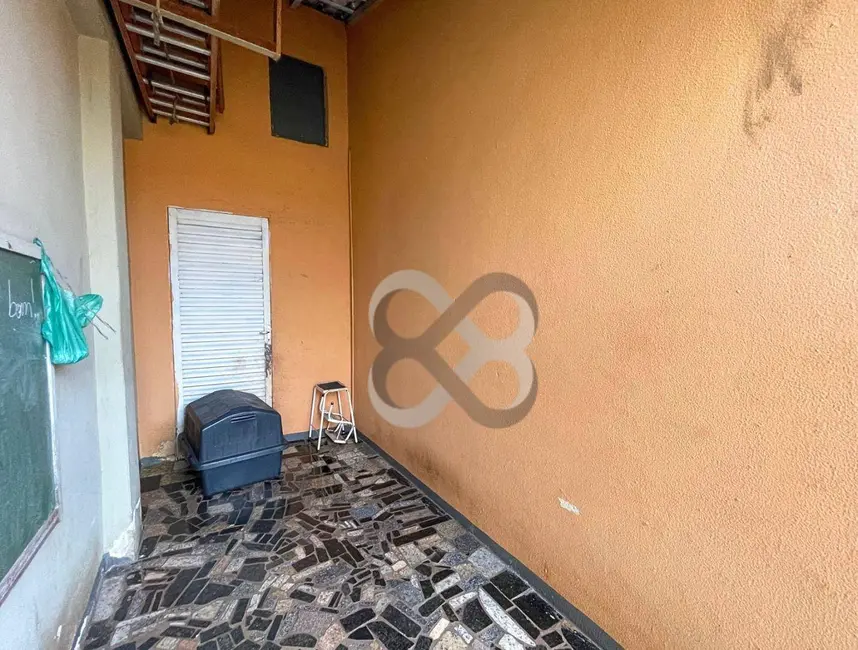 Casa com 3 quartos à venda, 250m2 em Londrina - PR - imagem 7 Foto 7 de Casa com 3 quartos à venda, 250m2 em Londrina - PR