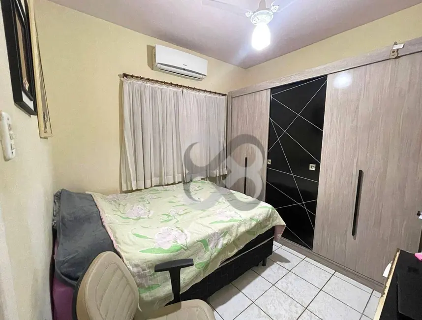 Casa com 3 quartos à venda, 250m2 em Londrina - PR - imagem 6 Foto 6 de Casa com 3 quartos à venda, 250m2 em Londrina - PR