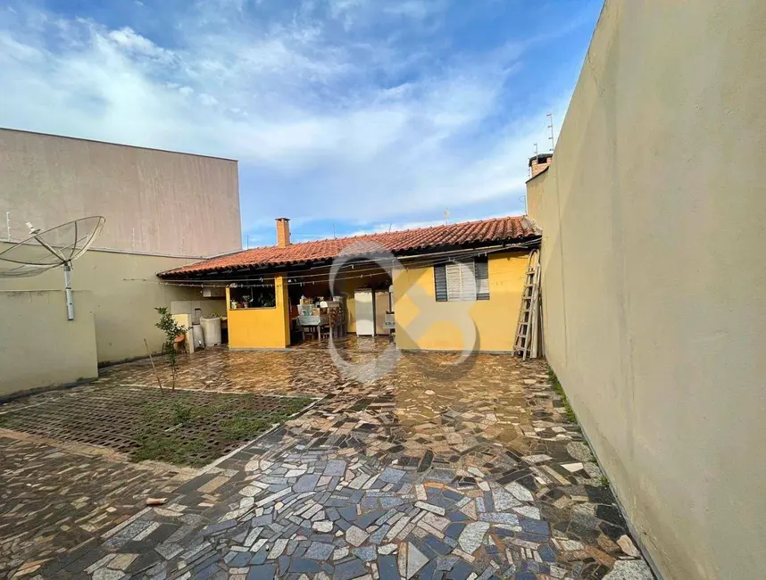 Casa com 3 quartos à venda, 250m2 em Londrina - PR - imagem 8 Foto 8 de Casa com 3 quartos à venda, 250m2 em Londrina - PR