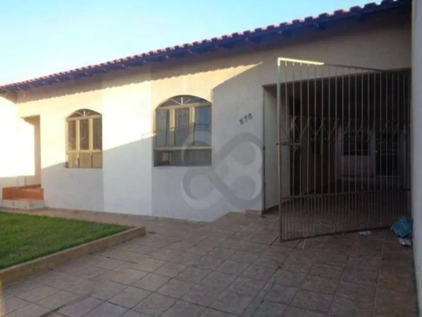 Casa com 3 quartos à venda, 200m2 em Conjunto Vivi Xavier, Londrina - PR - imagem 2 Foto 2 de Casa com 3 quartos à venda, 200m2 em Conjunto Vivi Xavier, Londrina - PR