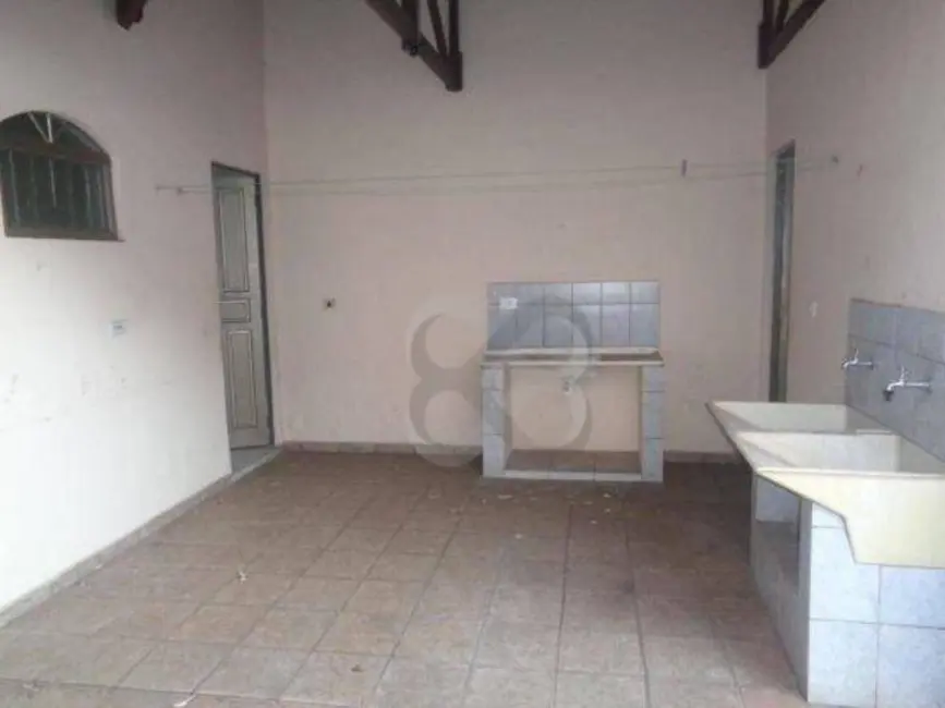 Casa com 3 quartos à venda, 200m2 em Conjunto Vivi Xavier, Londrina - PR - imagem 4 Foto 4 de Casa com 3 quartos à venda, 200m2 em Conjunto Vivi Xavier, Londrina - PR