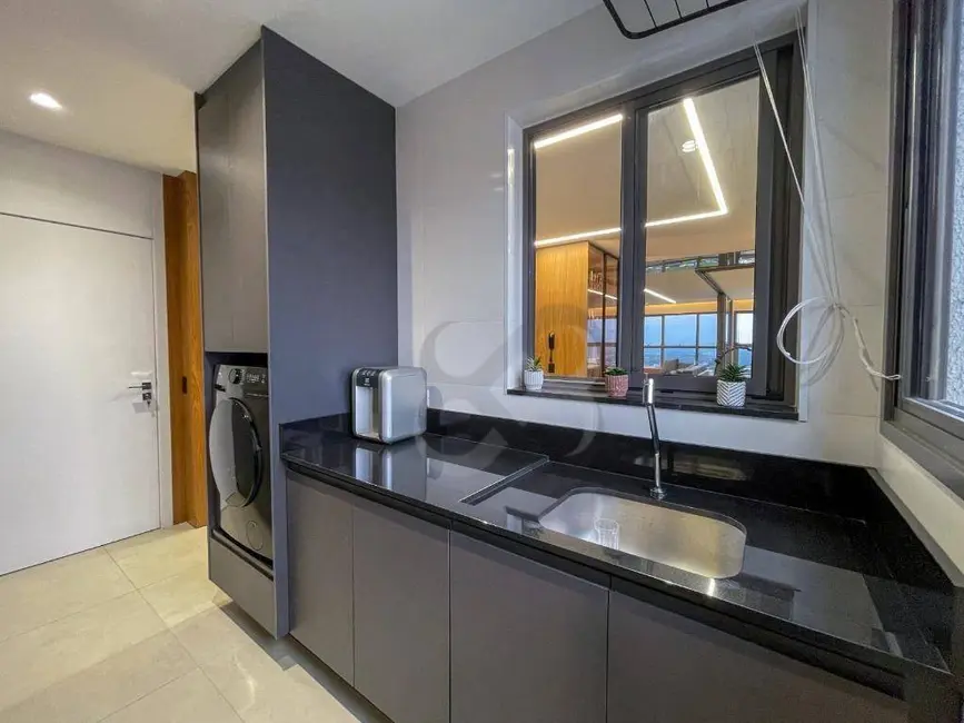 Apartamento com 3 quartos à venda, 181m2 em Londrina - PR - imagem 9 Foto 9 de Apartamento com 3 quartos à venda, 181m2 em Londrina - PR