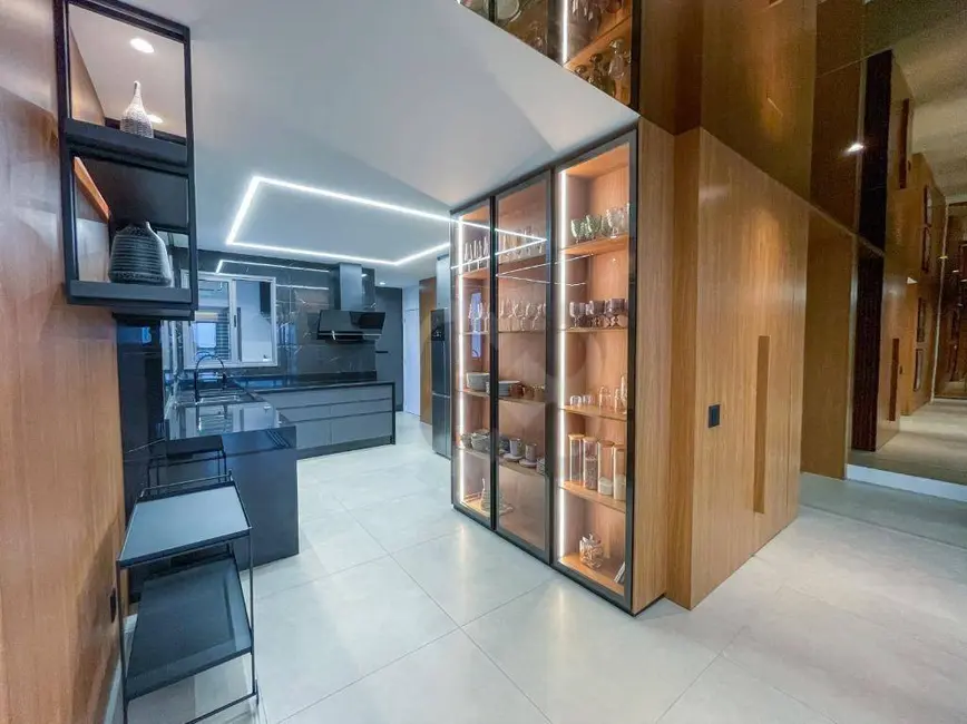 Apartamento com 3 quartos à venda, 181m2 em Londrina - PR - imagem 8 Foto 8 de Apartamento com 3 quartos à venda, 181m2 em Londrina - PR