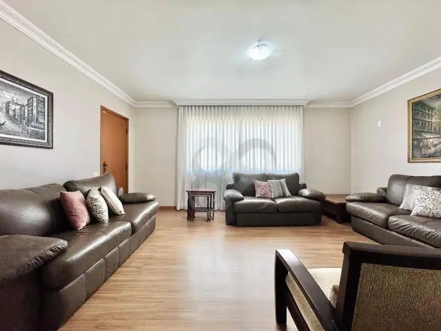 Casa com 4 quartos à venda e para alugar, 360m2 em Andrade, Londrina - PR - imagem 5 Foto 5 de Casa com 4 quartos à venda e para alugar, 360m2 em Andrade, Londrina - PR