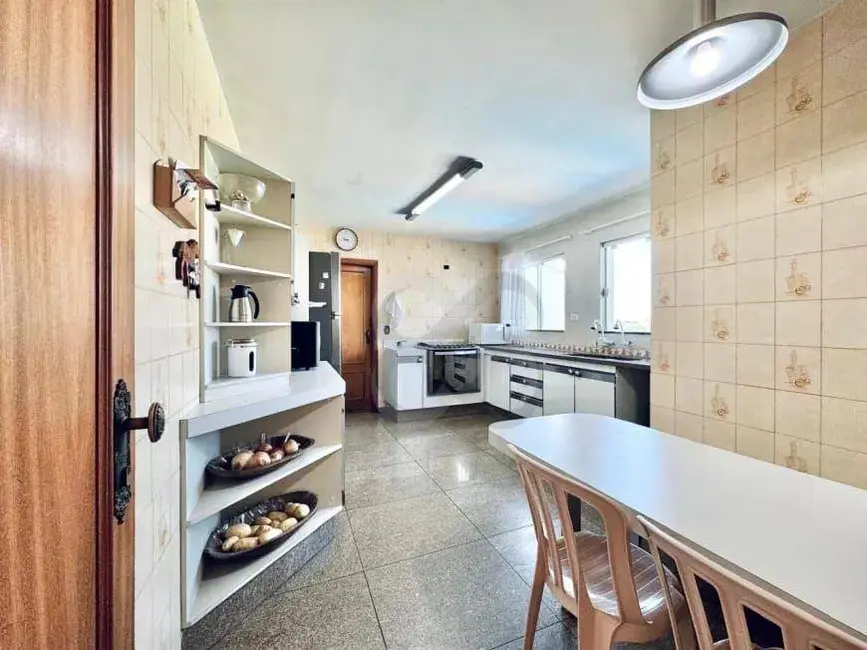 Casa com 4 quartos à venda e para alugar, 360m2 em Andrade, Londrina - PR - imagem 8 Foto 8 de Casa com 4 quartos à venda e para alugar, 360m2 em Andrade, Londrina - PR