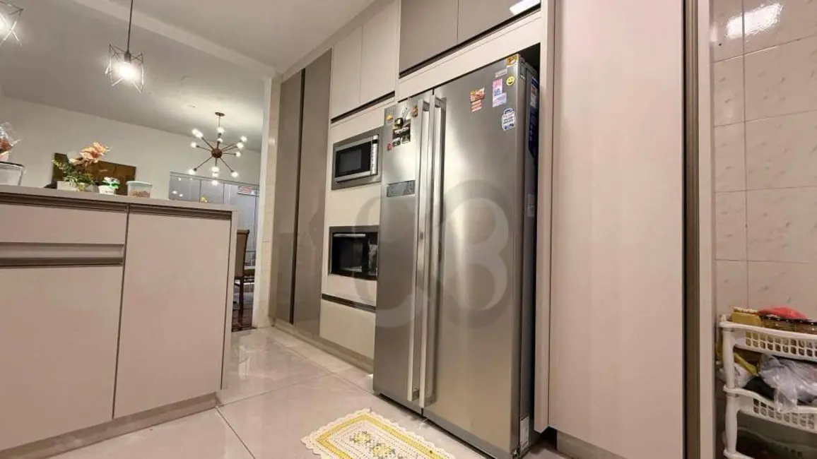 Casa com 3 quartos à venda, 400m2 em Coliseu, Londrina - PR - imagem 5 Foto 5 de Casa com 3 quartos à venda, 400m2 em Coliseu, Londrina - PR