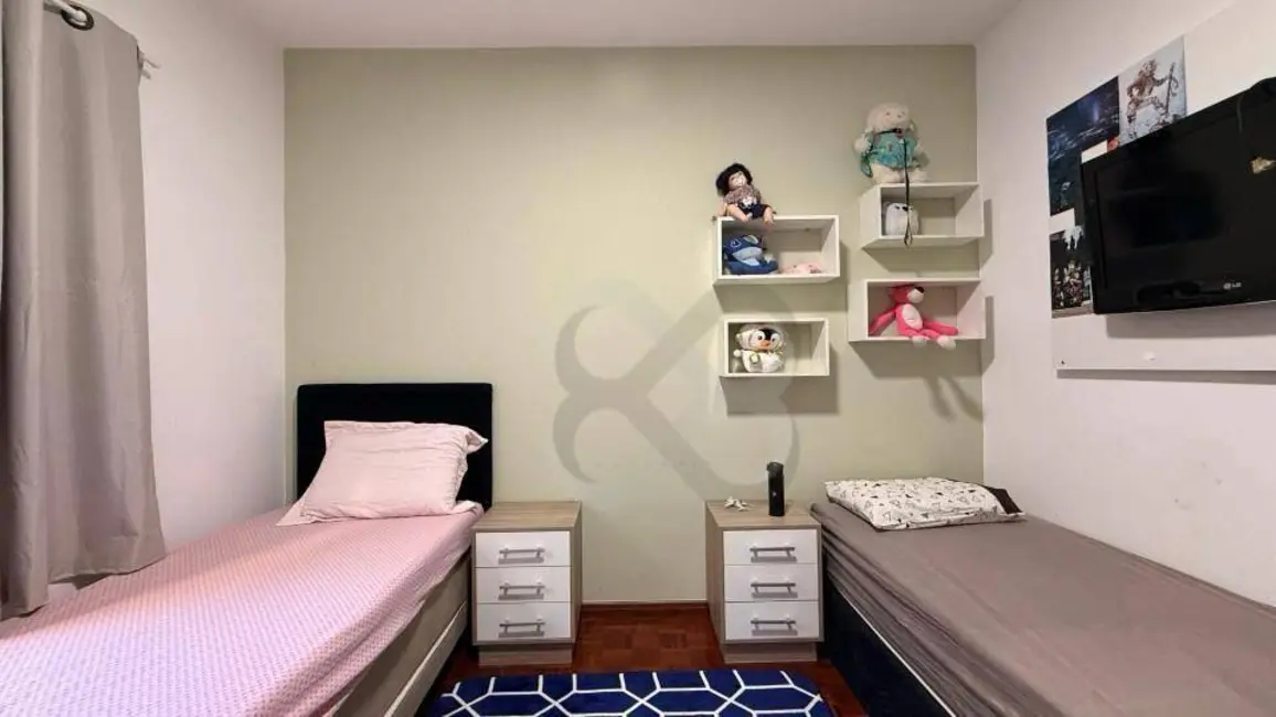Casa com 3 quartos à venda, 400m2 em Coliseu, Londrina - PR - imagem 8 Foto 8 de Casa com 3 quartos à venda, 400m2 em Coliseu, Londrina - PR