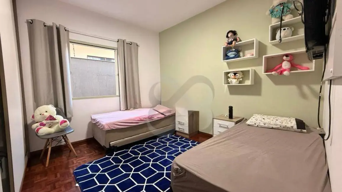 Casa com 3 quartos à venda, 400m2 em Coliseu, Londrina - PR - imagem 7 Foto 7 de Casa com 3 quartos à venda, 400m2 em Coliseu, Londrina - PR