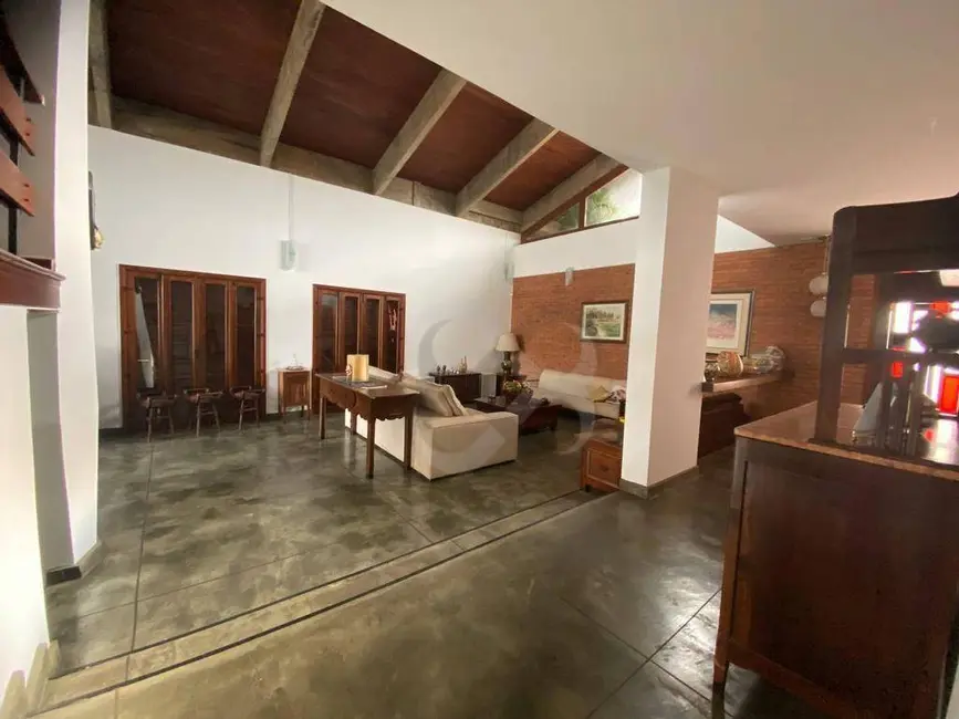 Casa com 4 quartos à venda e para alugar, 800m2 em Quebec, Londrina - PR - imagem 9 Foto 9 de Casa com 4 quartos à venda e para alugar, 800m2 em Quebec, Londrina - PR