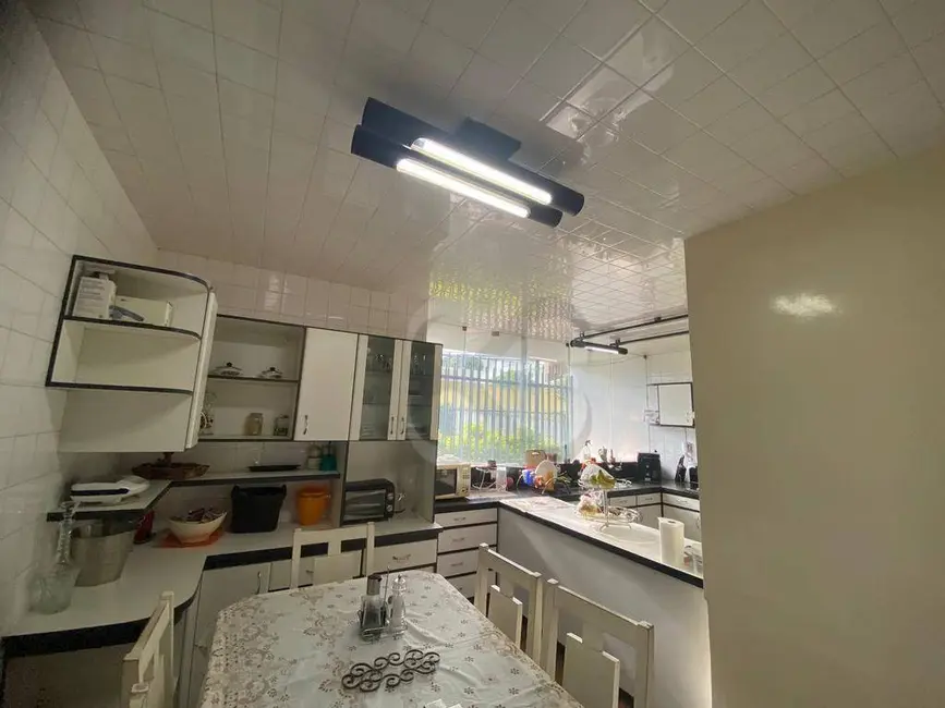 Casa com 4 quartos à venda e para alugar, 800m2 em Quebec, Londrina - PR - imagem 6 Foto 6 de Casa com 4 quartos à venda e para alugar, 800m2 em Quebec, Londrina - PR