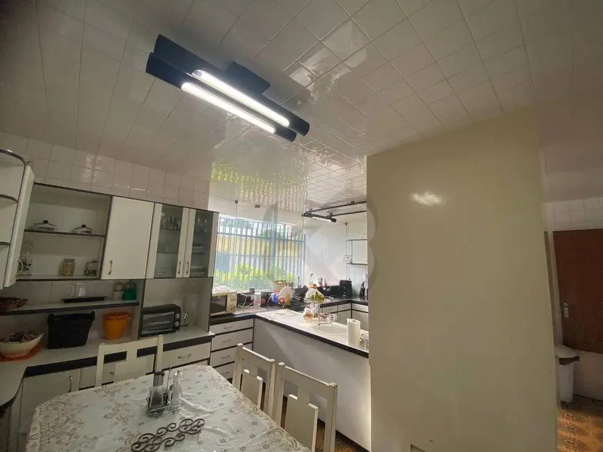 Casa com 4 quartos à venda e para alugar, 800m2 em Quebec, Londrina - PR - imagem 7 Foto 7 de Casa com 4 quartos à venda e para alugar, 800m2 em Quebec, Londrina - PR