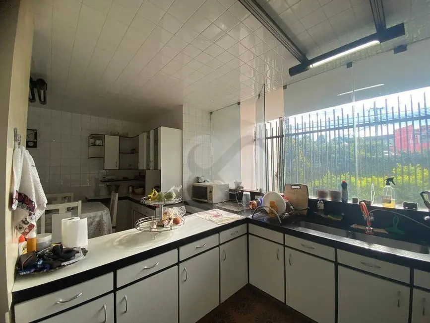 Casa com 4 quartos à venda e para alugar, 800m2 em Quebec, Londrina - PR - imagem 5 Foto 5 de Casa com 4 quartos à venda e para alugar, 800m2 em Quebec, Londrina - PR