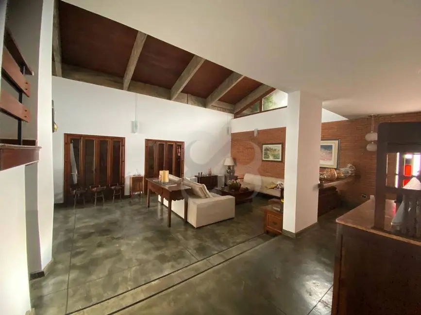 Casa com 4 quartos à venda e para alugar, 800m2 em Quebec, Londrina - PR - imagem 8 Foto 8 de Casa com 4 quartos à venda e para alugar, 800m2 em Quebec, Londrina - PR