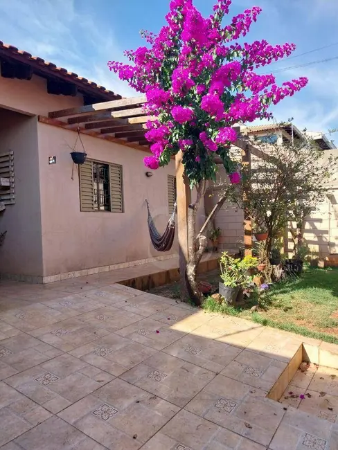 Casa com 3 quartos à venda, 280m2 em Londrina - PR - imagem 1 Foto 1 de Casa com 3 quartos à venda, 280m2 em Londrina - PR