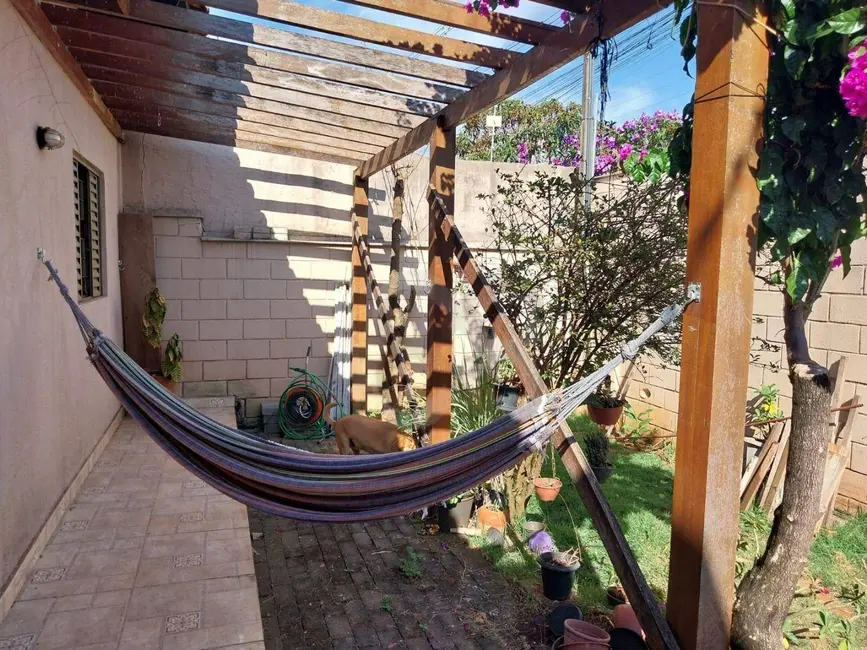Casa com 3 quartos à venda, 280m2 em Londrina - PR - imagem 2 Foto 2 de Casa com 3 quartos à venda, 280m2 em Londrina - PR